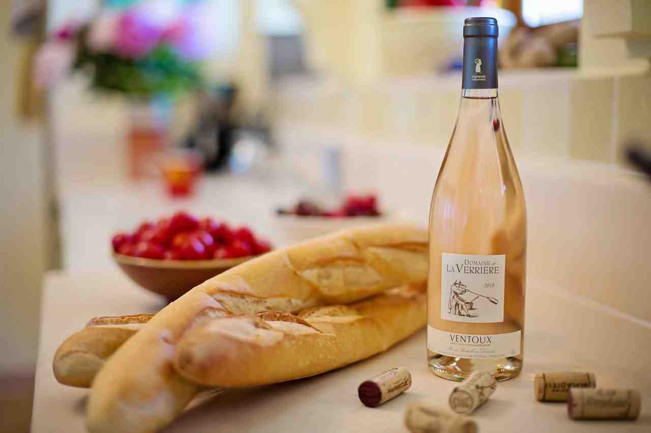 vin rose, baguettes, français